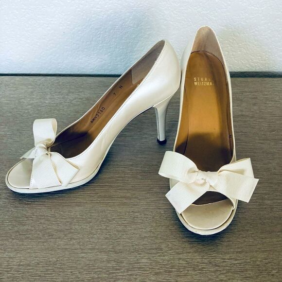 Vintage Stuart Weitzman Ivory White Bow Heels 7 - Picture 1 of 10